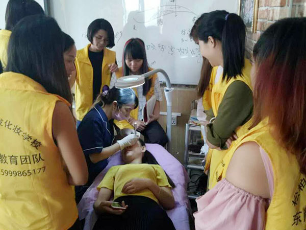 美容师